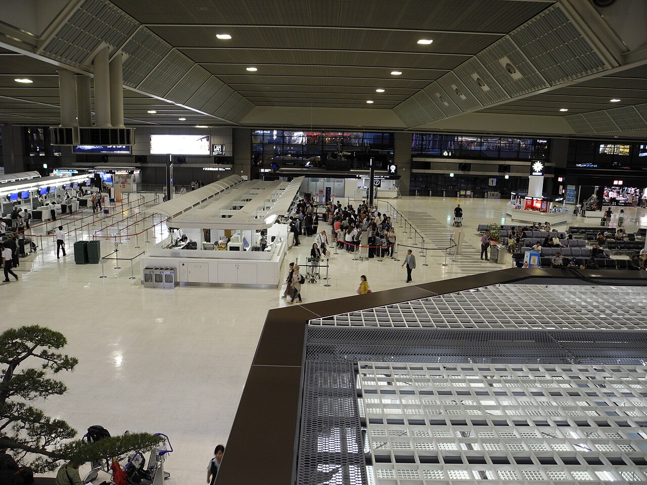 成田空港のカウンター