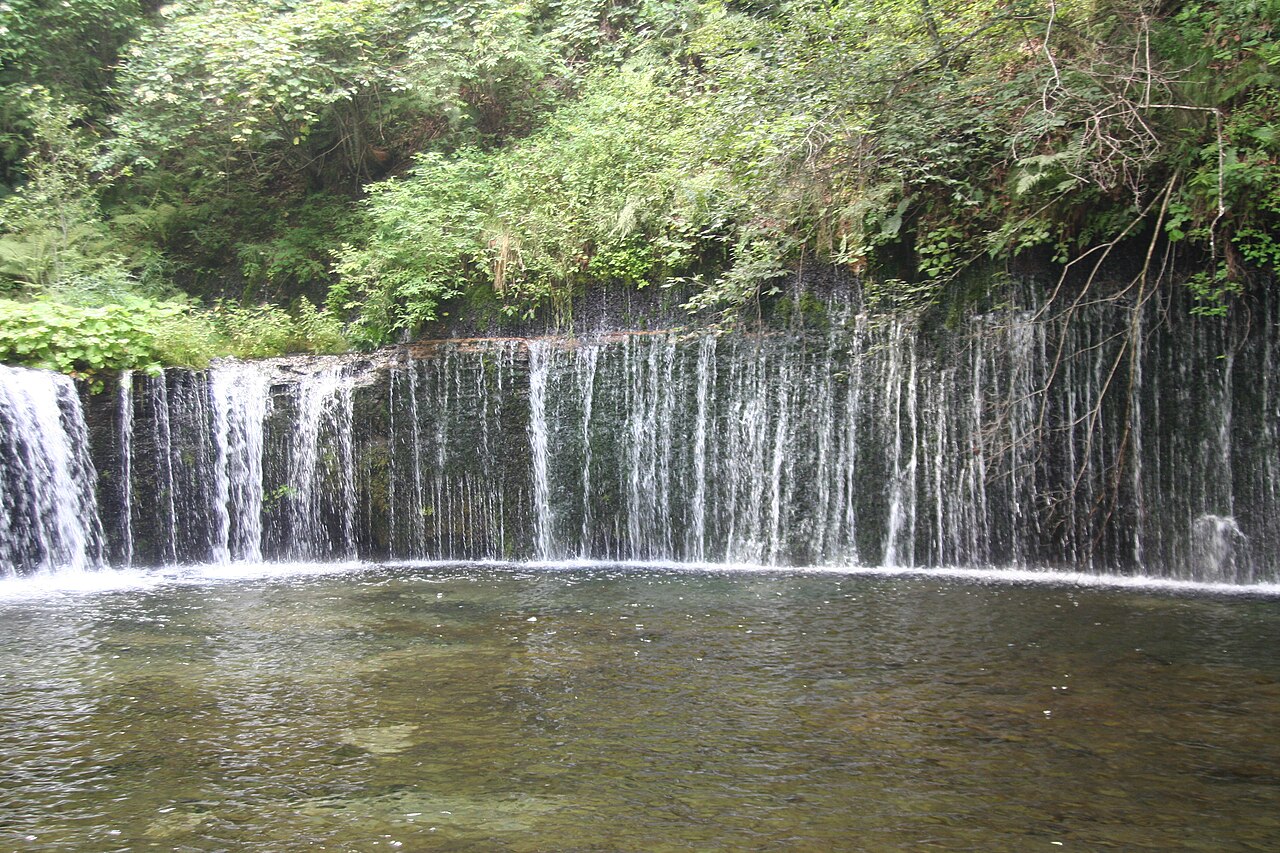 白糸の滝の風景